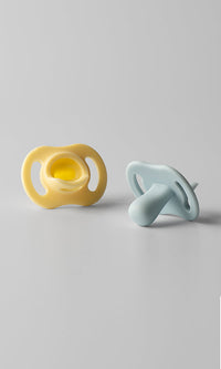 Tommee Tippee Ultra Light Soothers 0-6M - View 1